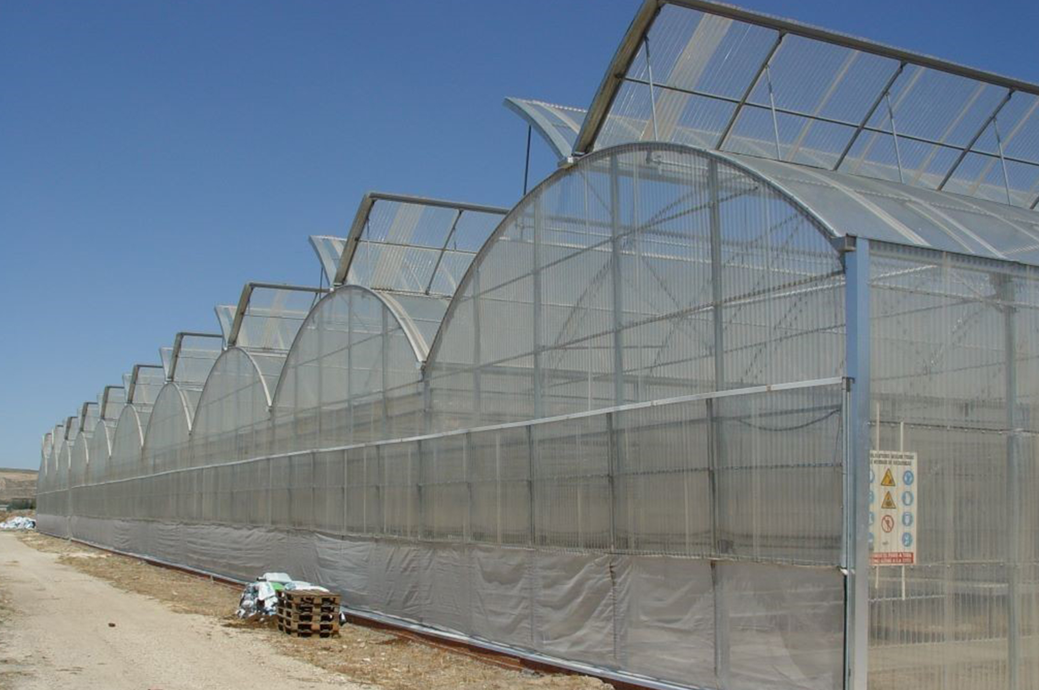 Binnenkant van een foliekas